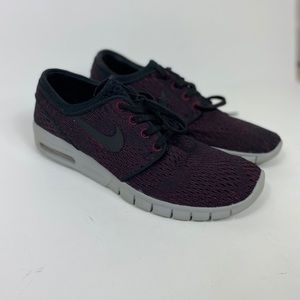Black and purple speck Nike air size 9